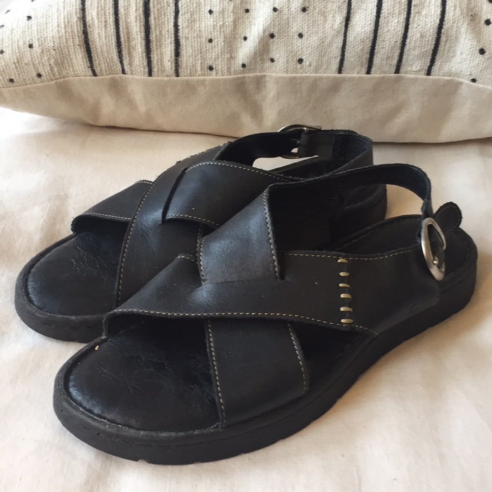 Born sandals